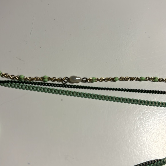green AE layering necklace - Picture 2 of 3